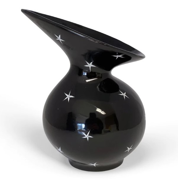 A classic example of a 1950’s Mid-Century Atomic Age design Vase.

A gloss black vase with white hand painted starburst motifs make this a real stand out piece.