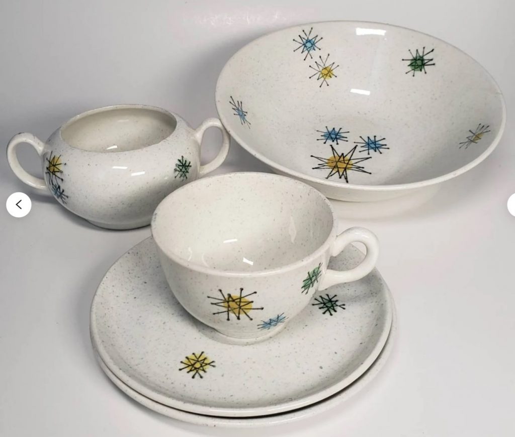 Vintage atomic starburst patterned, 'Les Etoile Faienceries Continentales' dinnerware from the 1960s