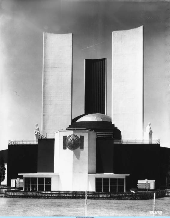 1930s vintage photo of the Federal Building at the Chicago Worlds Fair 1933 1934