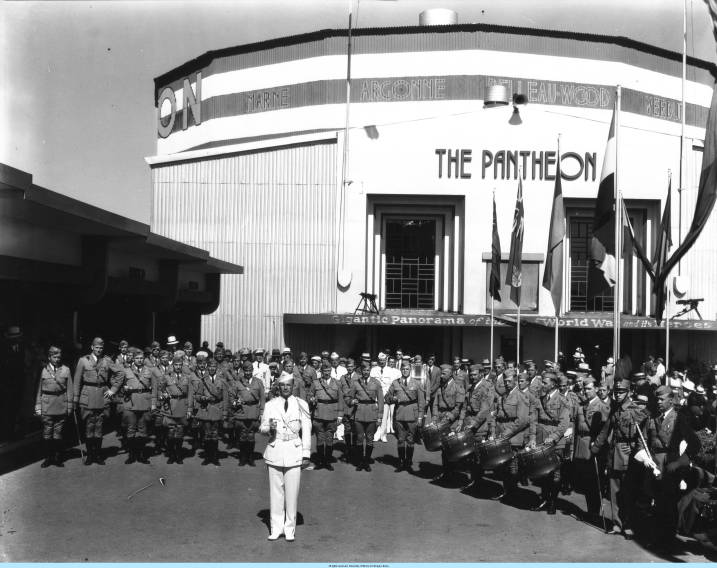 1930s vintage photo of the U.S. Army marching band assembled in front of the Pantheon building at the Chicago Worlds Fair 1933 1934