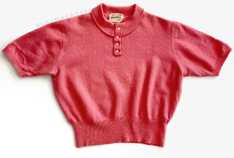 1950s Fashion / 1950s Winter Fashion: 1950s Jantzen pullover wool knit knitwear sweater short in pink