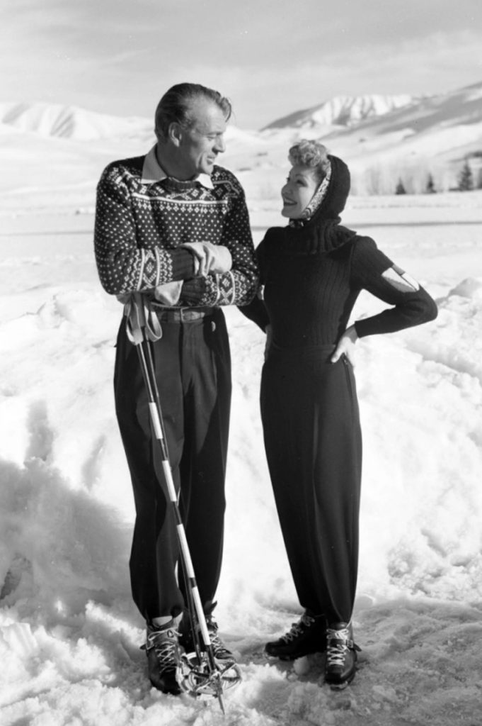 1940s Vintage Photo of Gary Cooper and Claudette Colbert looking so amazing. Love the sweater Mister Cooper. Super 1940s Ski Fashion Inspiration