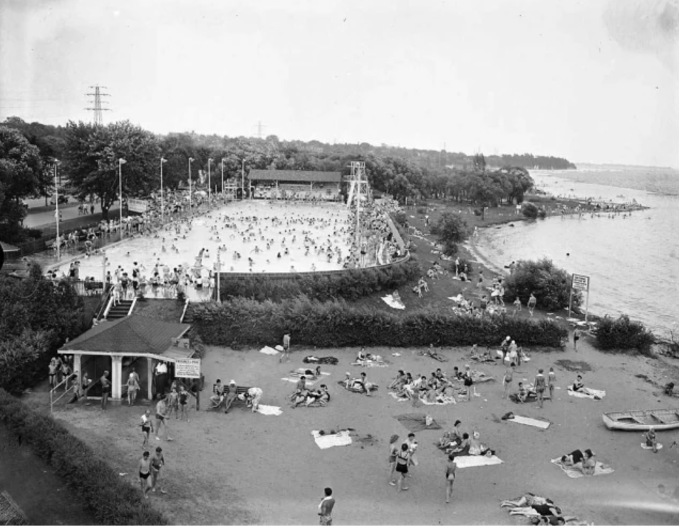 1940s vintage photo of the Sunnyside Pool in Toronto Canada, called "The Tank".