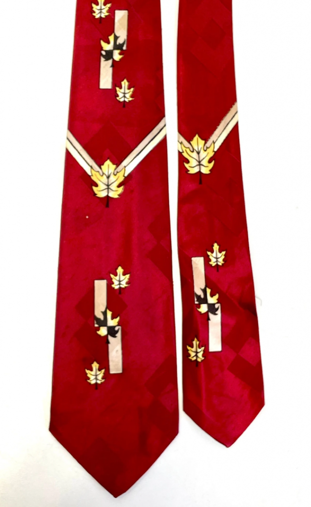 1940s / 1950s Men's Tie in Red with Fall Leaves in Gold on the Tie. Perfect Fall Tie. 