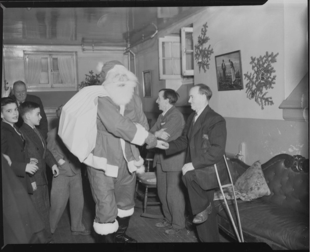 Dec 21st, 1949. Kiwanis Christmas party at St. Brigid's Home, [Quebec, P.Q.] featuring Santa Claus with his bag of toys. 