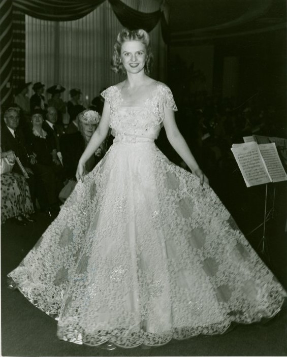 1940s vintage photo of a model in a 1940 evening gown at the World of Fashion exhibit at the New York City's Worlds Fair 1940. Fantastic early 1940s fashion inspiration.