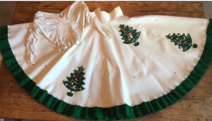 1950s Fashion: A Christmas Holiday Circle Skirt designed by Julie Lynn Charlot the creator of the Poodle Skirt