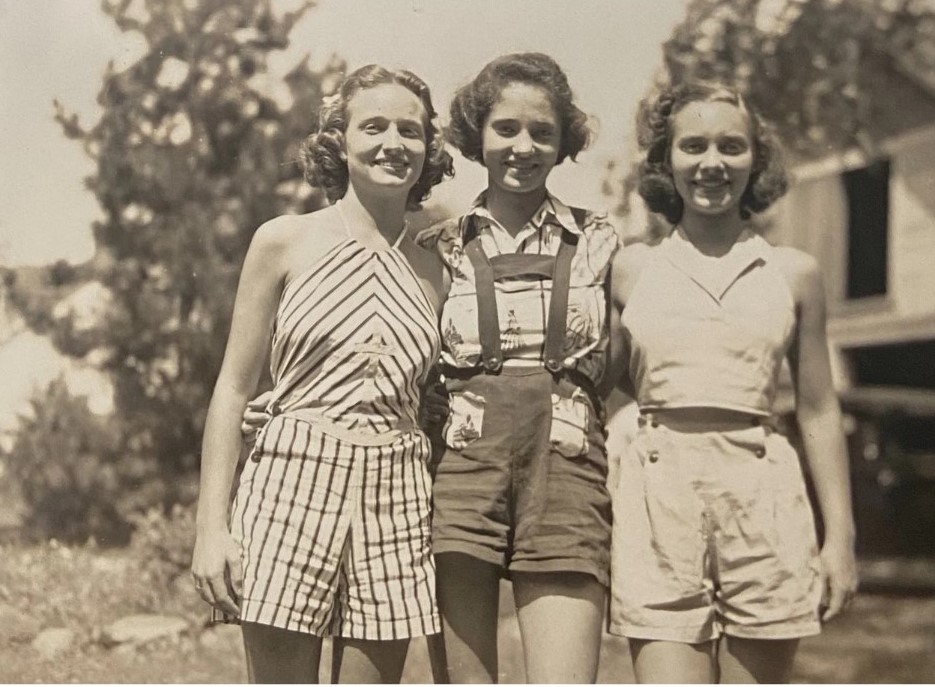 Fantastic late 1930s / Early 1940s photo of 3 friends posing together in their Summer fashion sets (shorts & tops) with wonderful curled vintage hairstyles. 