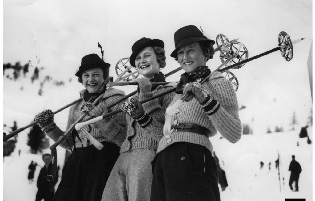 1930s vintage Photo/ 1930s Ski Fashion Inspiration: 1936 3 women in 1930s hairstyles post At St. Moritz, these smiling skiers don smart sweaters and traditional Tyrolean hats.